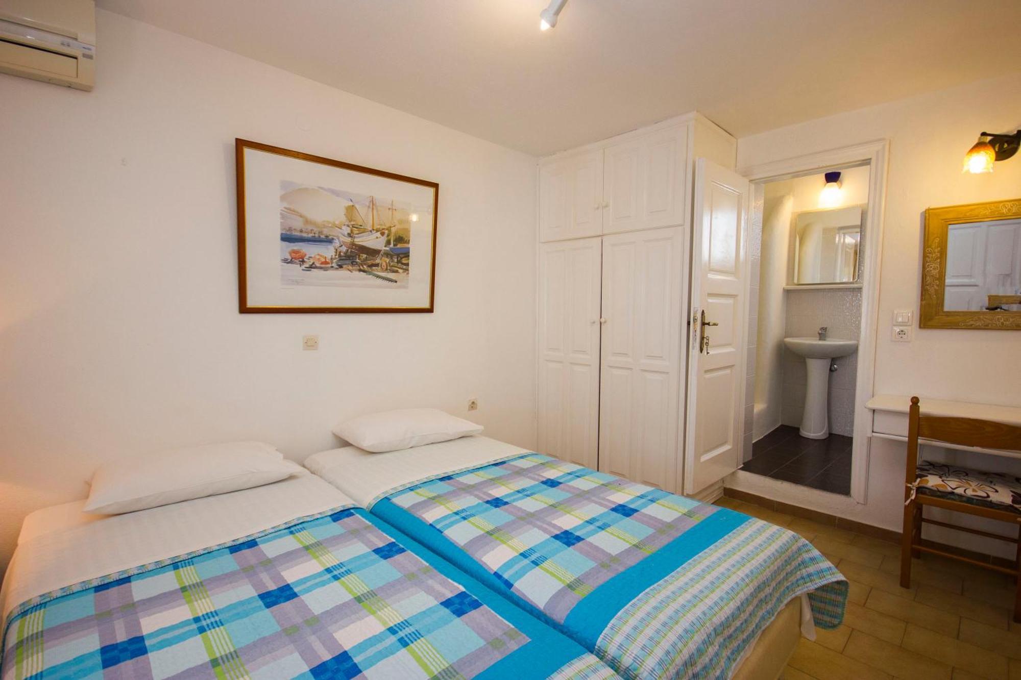 Gelos House Ornos  Room photo