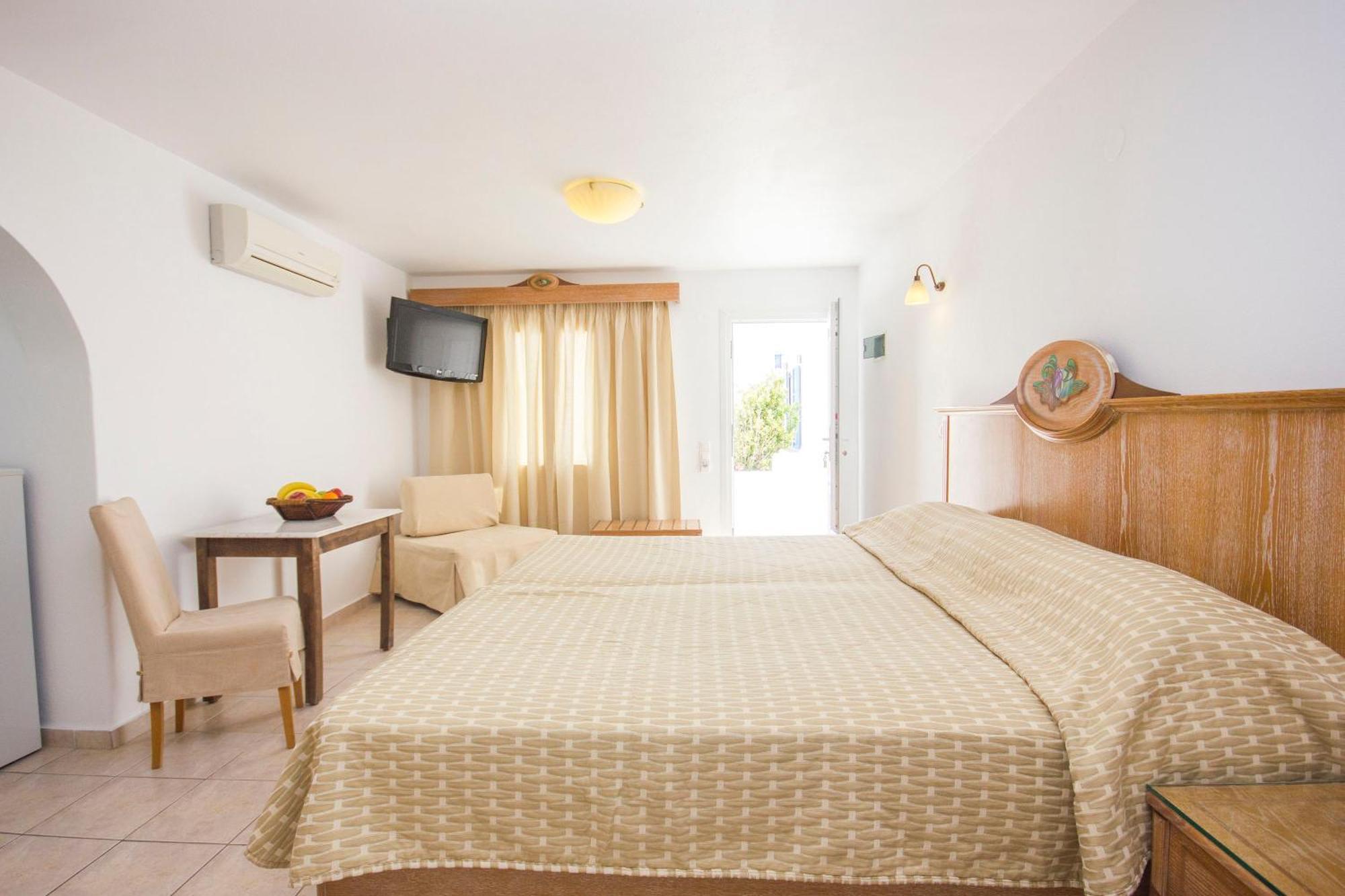 Gelos House Ornos  Room photo