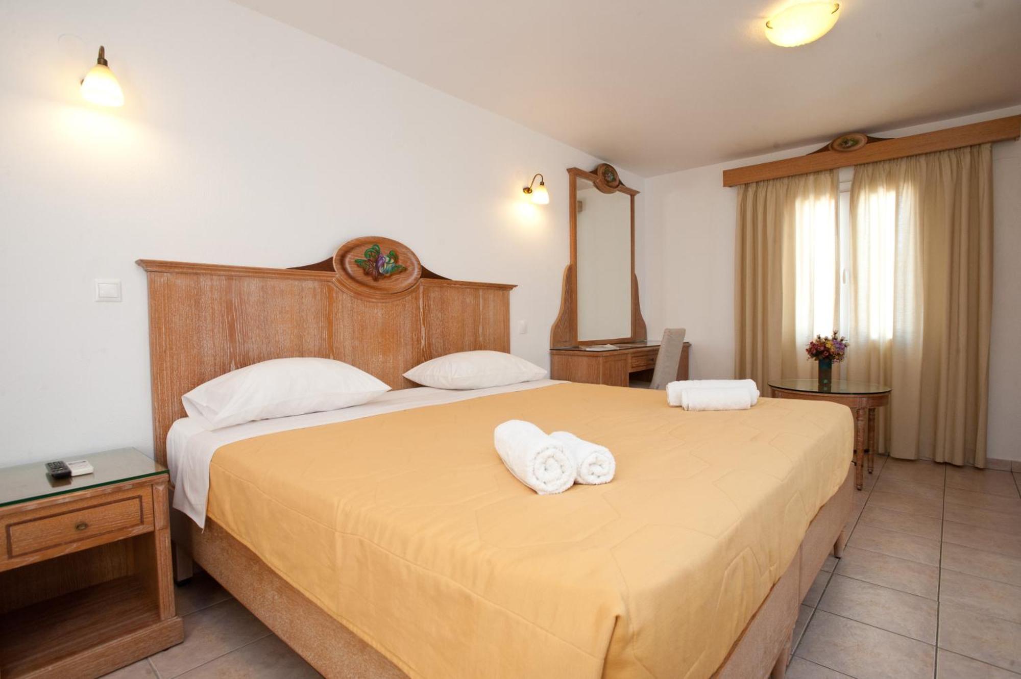 Gelos House Ornos  Room photo