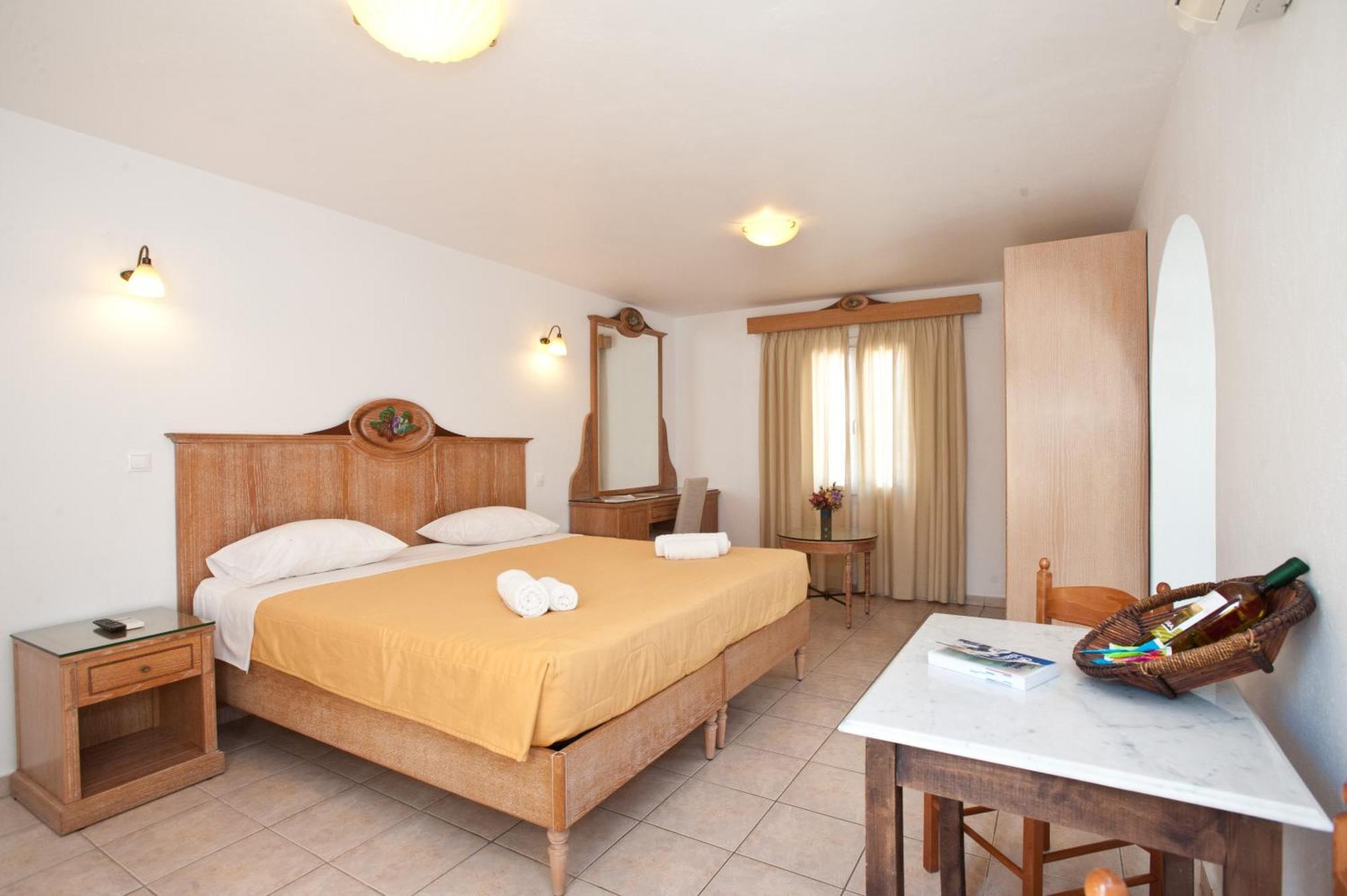 Gelos House Ornos  Room photo